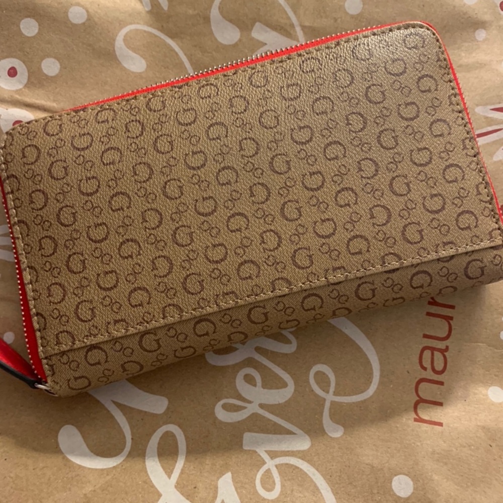 ❌❌❌SOLD SOLD SOLD❌❌❌GUESS MONOGRAM WALLET VGUC - Picture 2 of 7